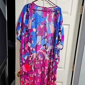 Beautiful cover-up!! Fusha, purple, pink, black and blue 💙 my favorite 😍